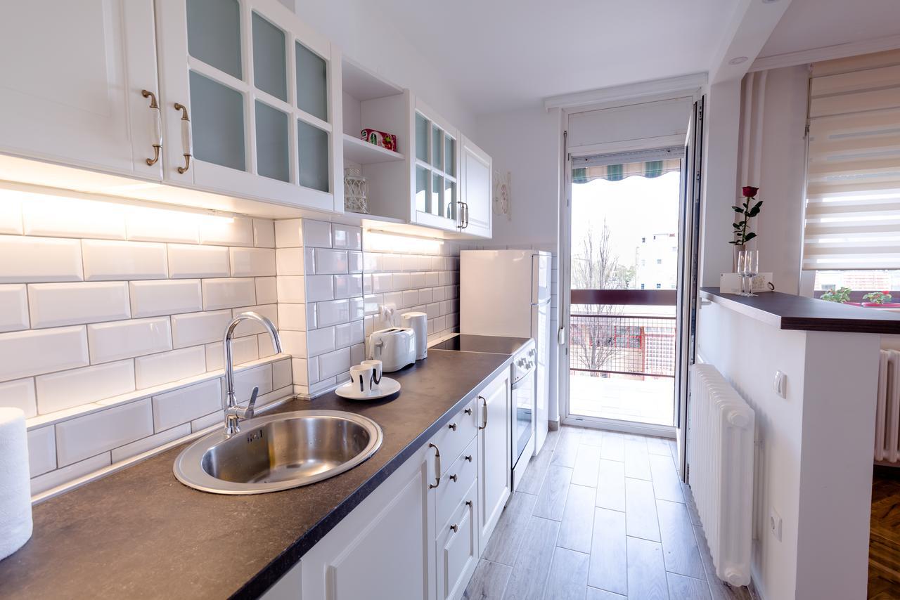 Apartman Arte Novi Sad Buitenkant foto