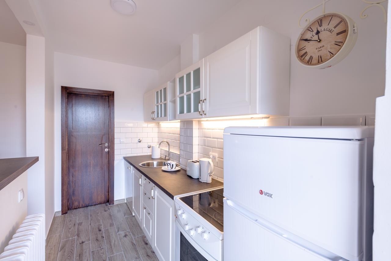 Apartman Arte Novi Sad Buitenkant foto