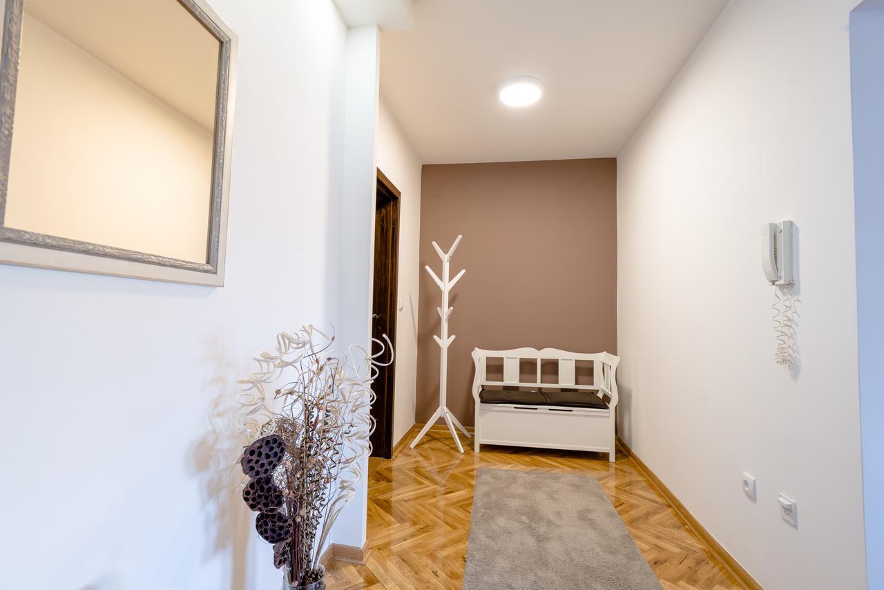 Apartman Arte Novi Sad Buitenkant foto