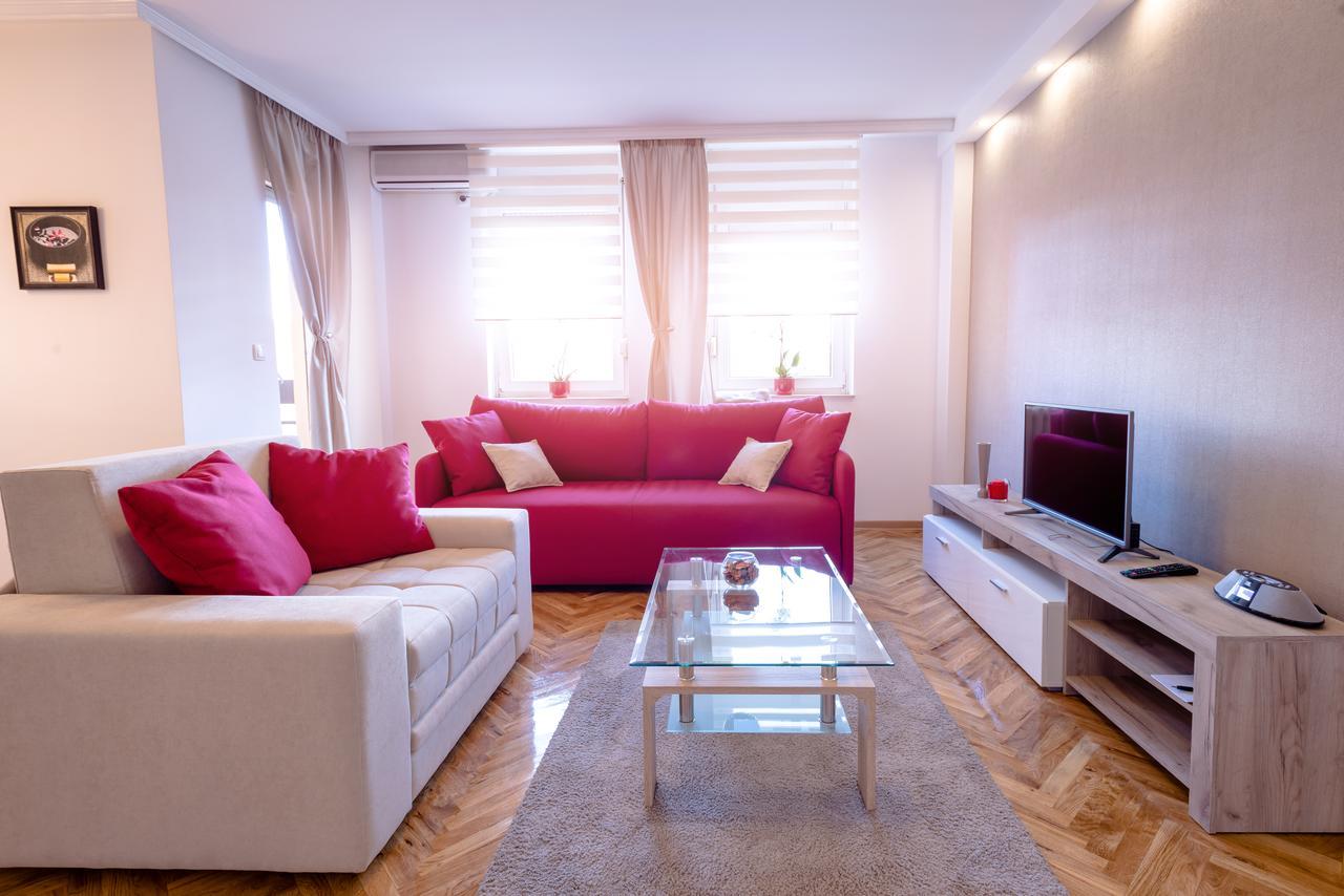 Apartman Arte Novi Sad Buitenkant foto